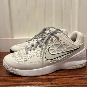 Women’s size 6 Nike Zoom Cage Tennis Shoes